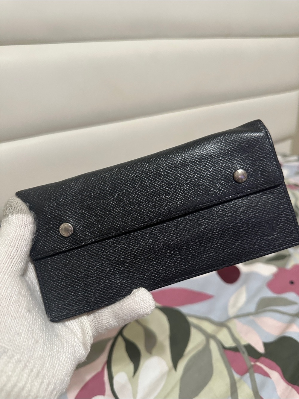 Louis Vuitton Dark Grey/ Almost Black Textured Taiga Leather Wallet - Picture 14 of 15